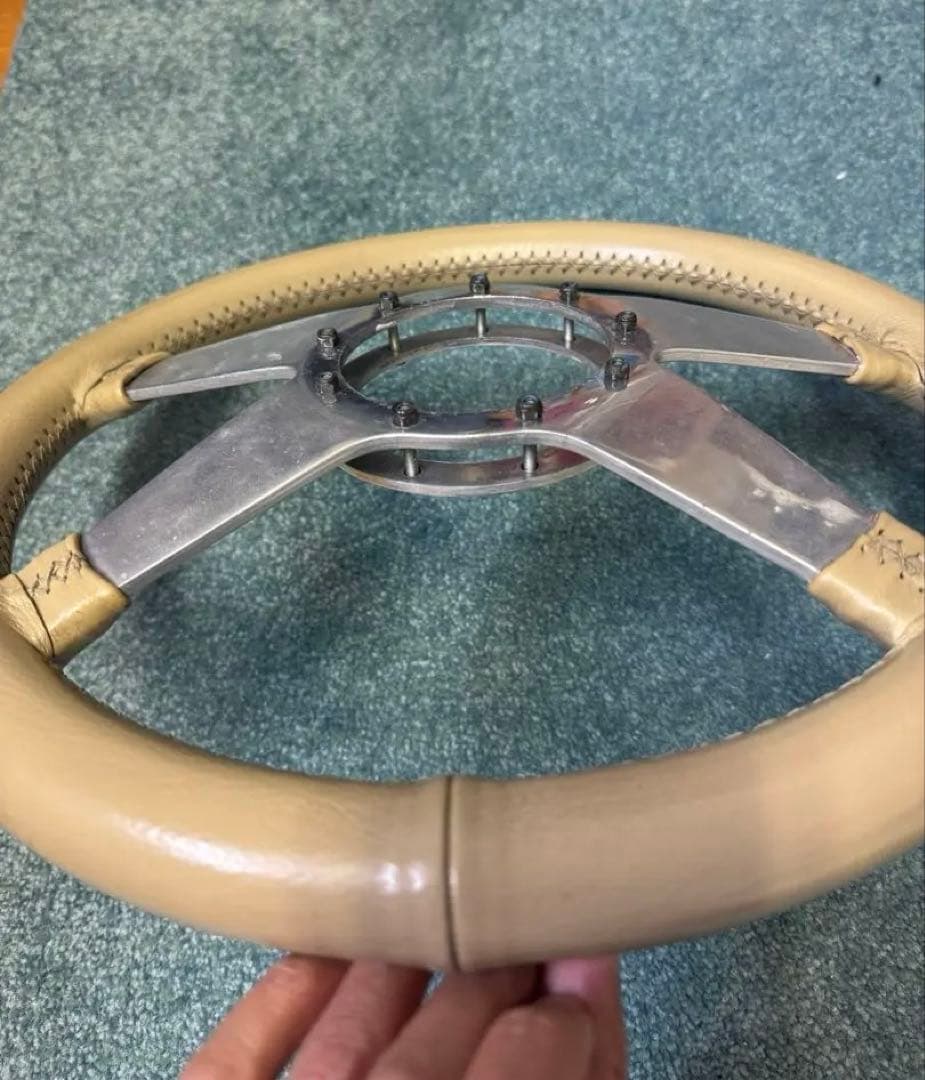 レカラ　ガンスミス　ベージュ ステアリングホイール 4本スポーク