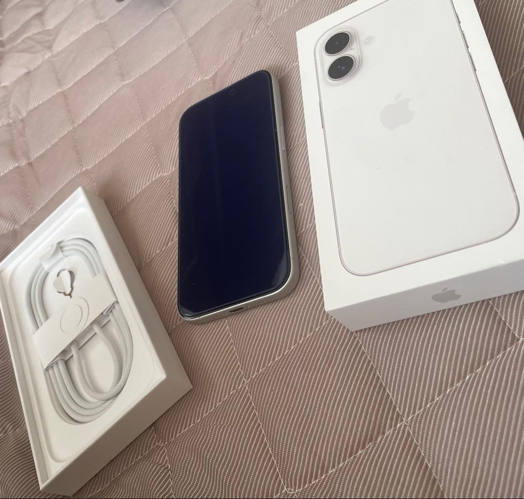 iPhone 16 128GB ホワイト　いろいろおまけ付❣️