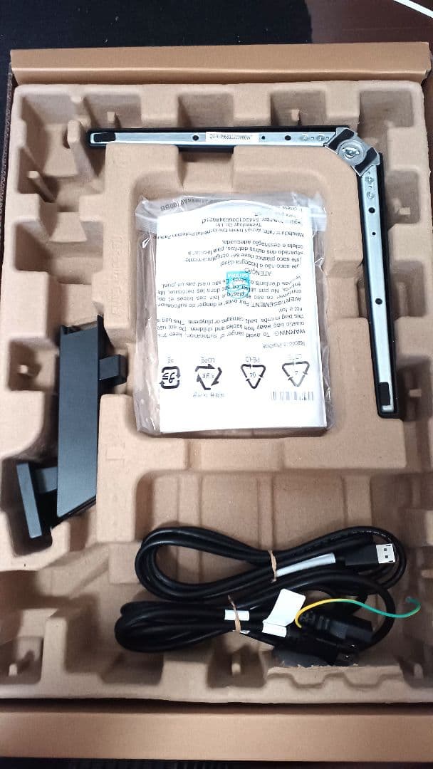 PHILIPS EVNIA ゲーミングモニター 23.8インチ/180Hz