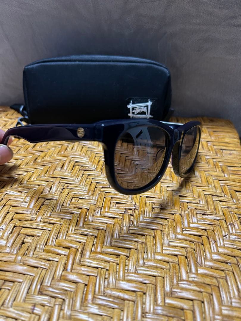 STUSSYネイビー 偏光レンズ サングラス ケース付き