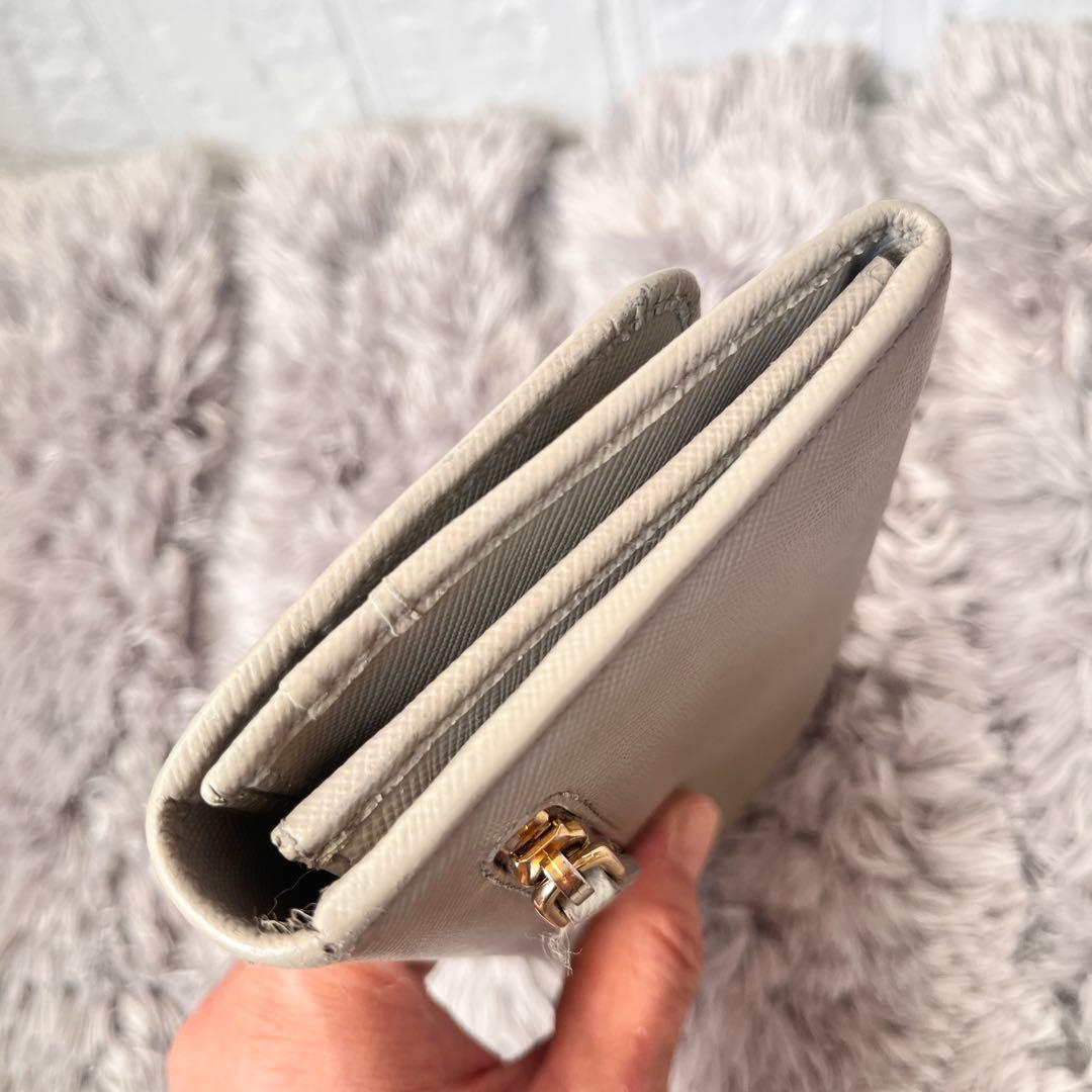 良品✨PRADA サフィアーノ　長財布　メタルロゴ　グレージュ　レディース