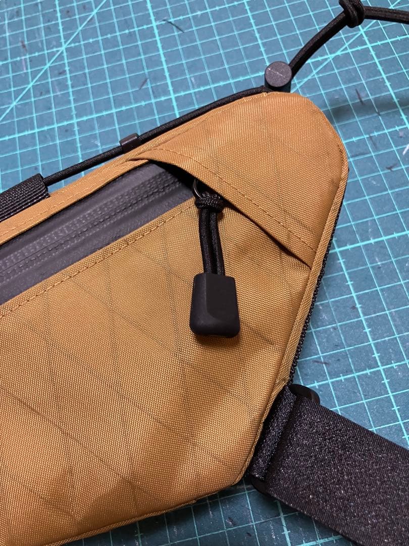 パイナップルフレームバッグ