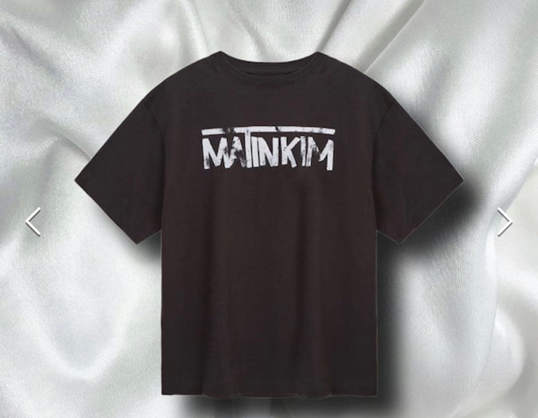 Matin Kim HANGEUL LOGO BIG Tシャツ