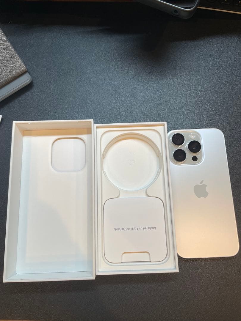 美品　Apple iPhone 15 Pro 1TB ホワイトチタニウム　本体