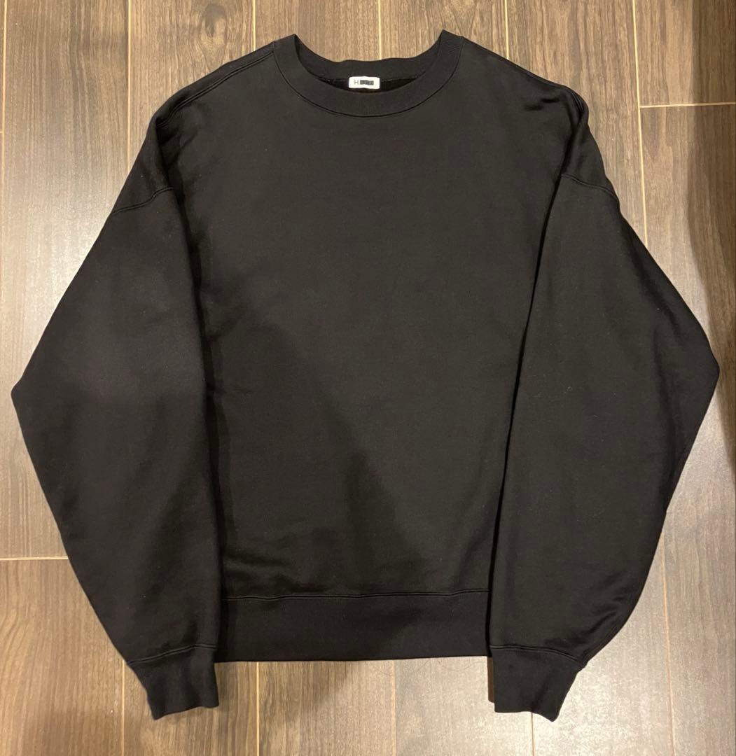 ＜H＞エッセンシャル スウェット クルーネック　ブラック