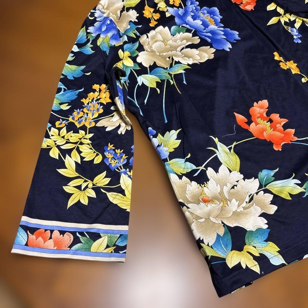 LEONARD レオナール 花柄 カットソー 未使用　コットン100% Vネック