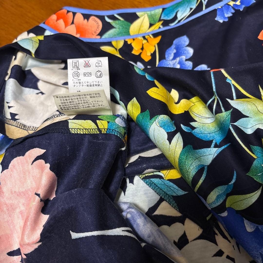 LEONARD レオナール 花柄 カットソー 未使用　コットン100% Vネック