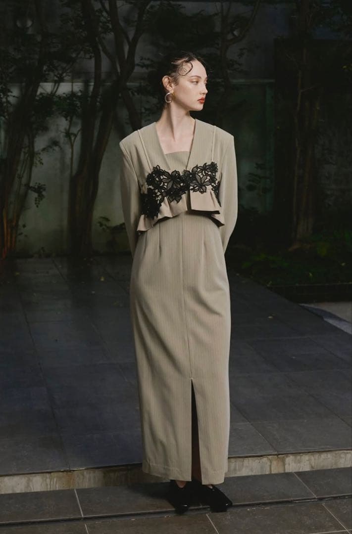 レース付きブラトップとスーツセット