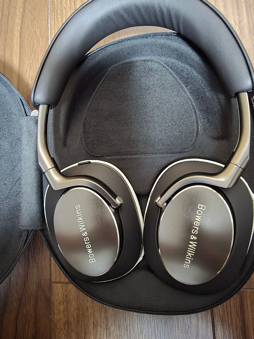Bowers & Wilkins Px8 ワイヤレスヘッドフォン