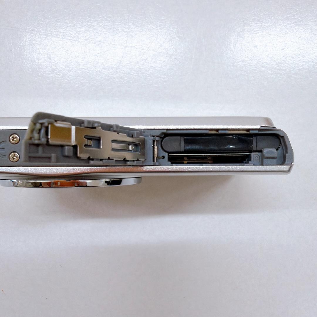 【極美品】CASIO カシオ EXILIM EX-Z880 シルバー デジカメ