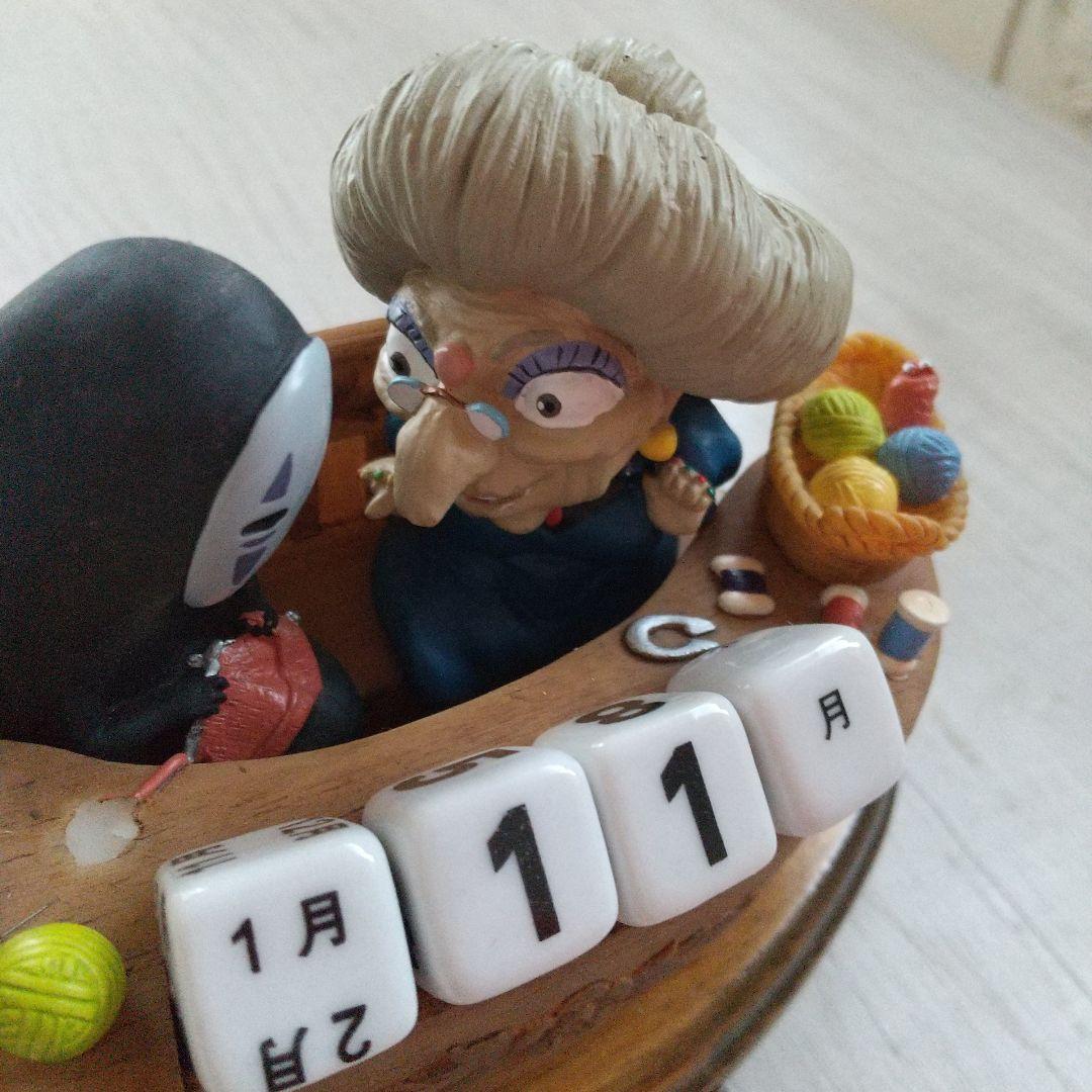 美品　廃盤品　千と千尋の神隠し フィギュア　万年カレンダー　ジブリ