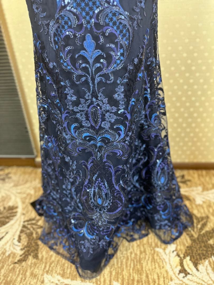 ネイビーブルー 刺繍入り マーメイドラインドレス