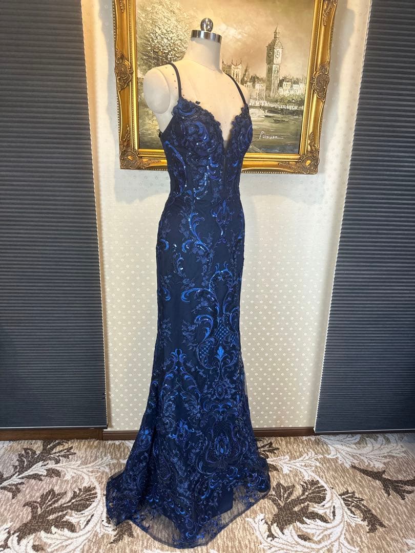 ネイビーブルー 刺繍入り マーメイドラインドレス