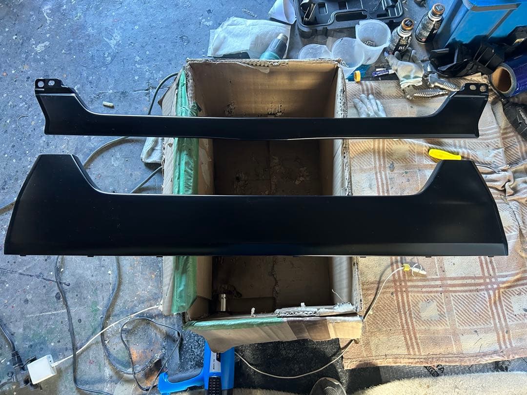 山*Ｐ様 ハイエースアースカラー　ナロー　標準用　グリル　新車外し