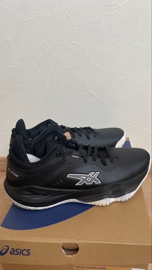 NOVA SURGE LOW バッシュ　バスケットボール　アシックス asics