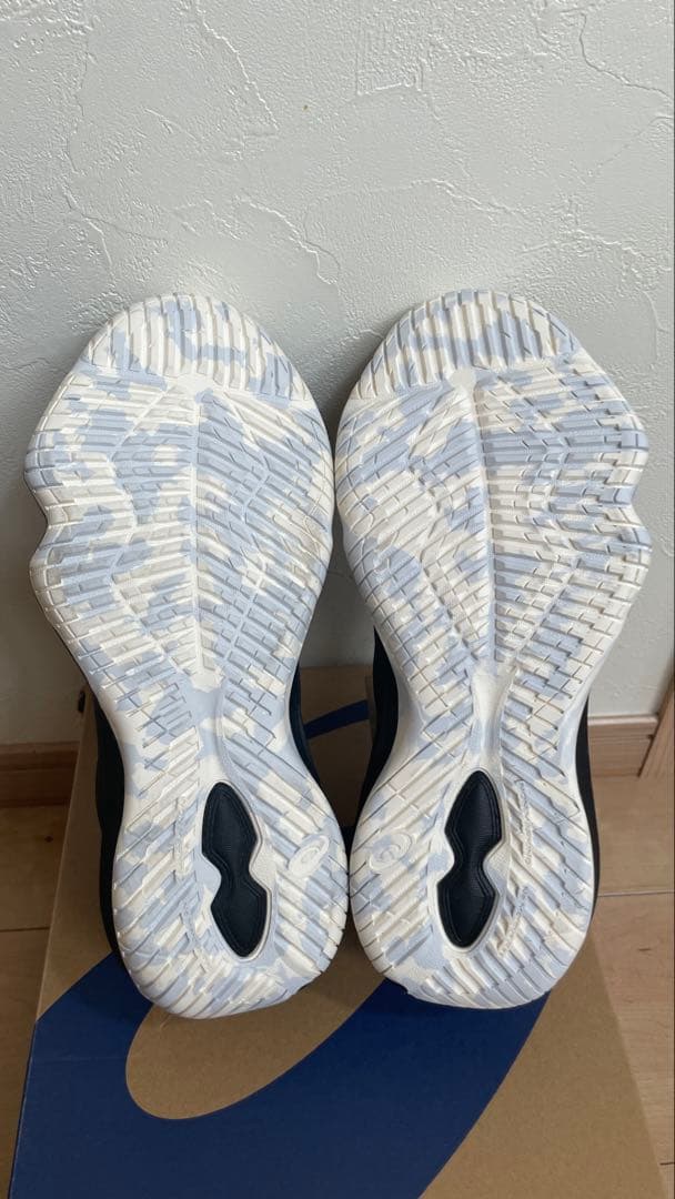 NOVA SURGE LOW バッシュ　バスケットボール　アシックス asics