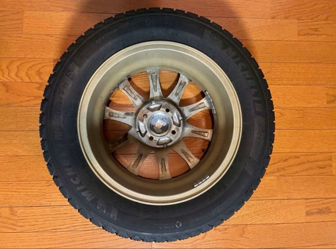 専用　　スタッドレスタイヤ