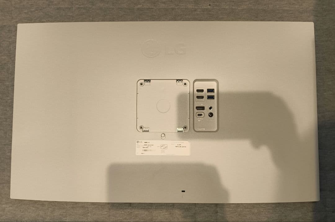 【美品】LG 32UQ750-W 31.5インチ 144hz 4Kモニター