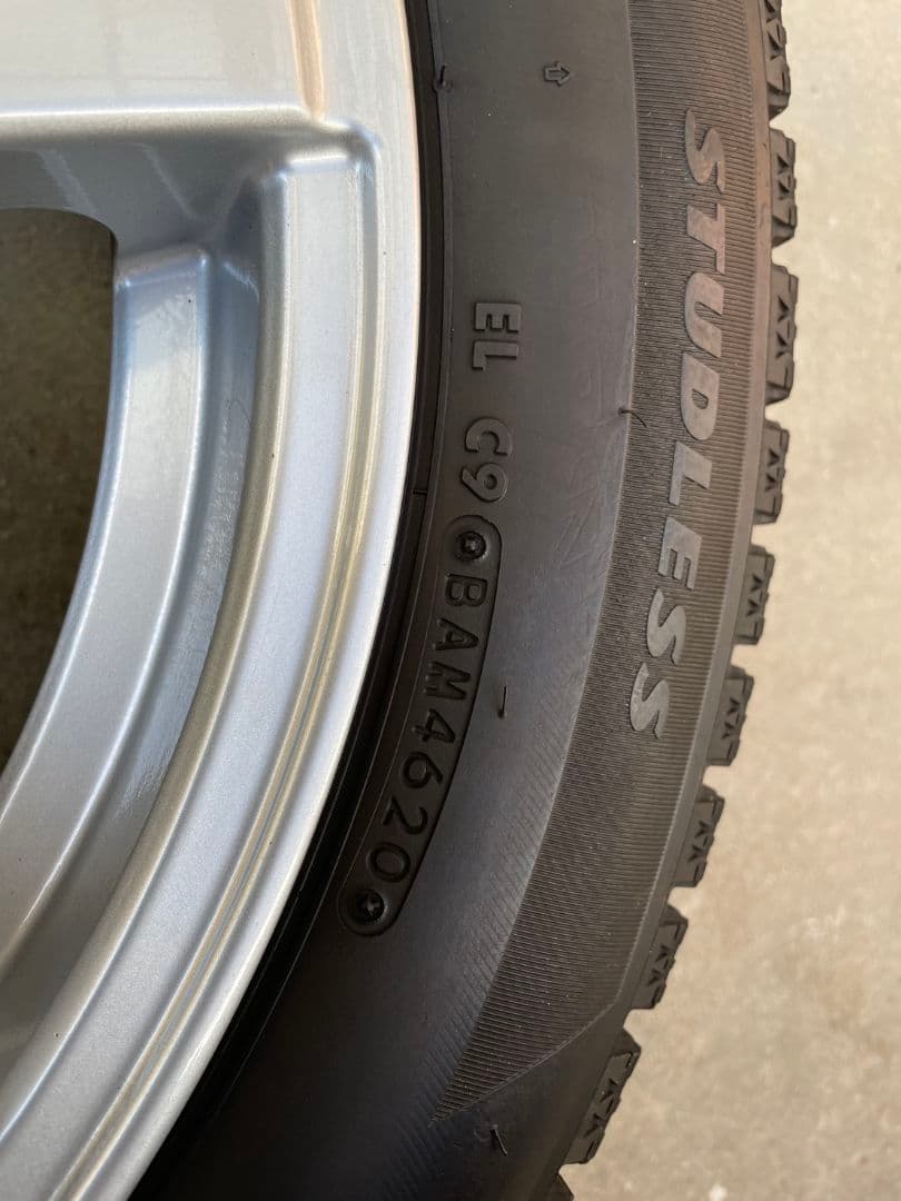 ボルボV60CC用　スタッドレスタイヤとホイールのセットで1本売りです。