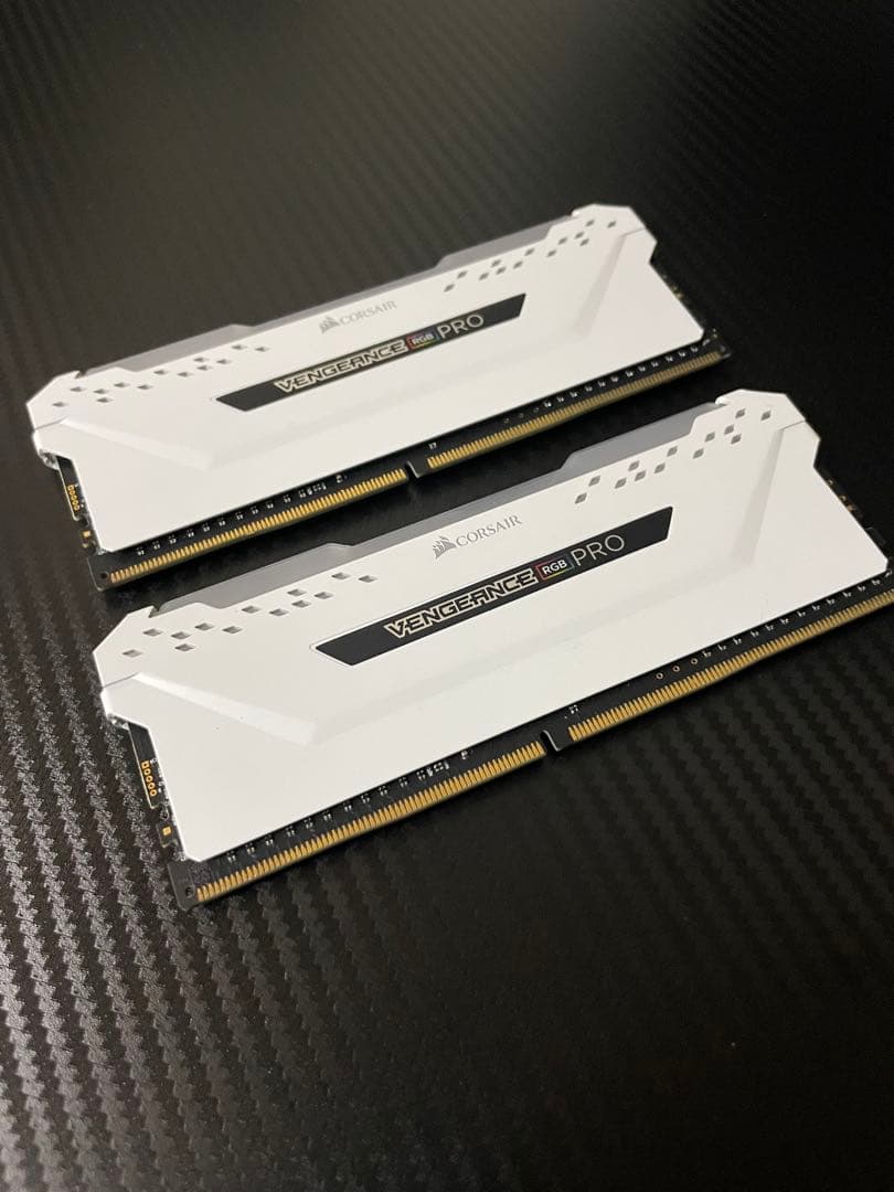 メモリー CORSAIR DDR4-3200 16GB
