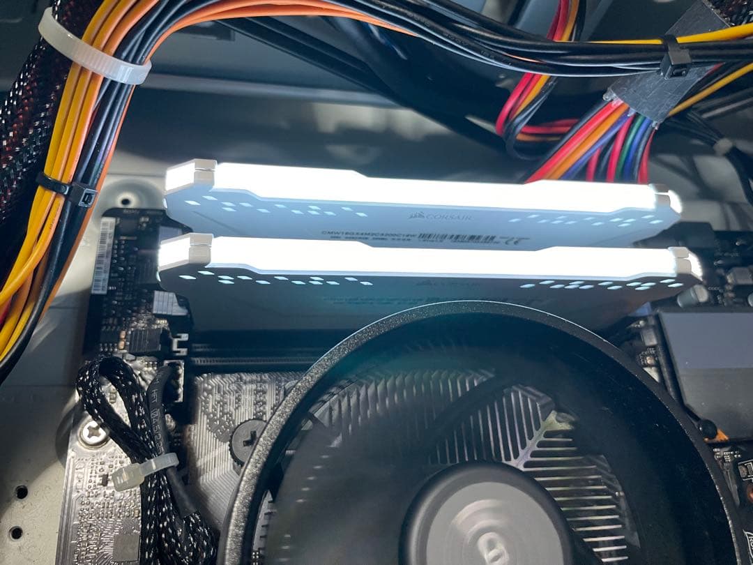 メモリー CORSAIR DDR4-3200 16GB