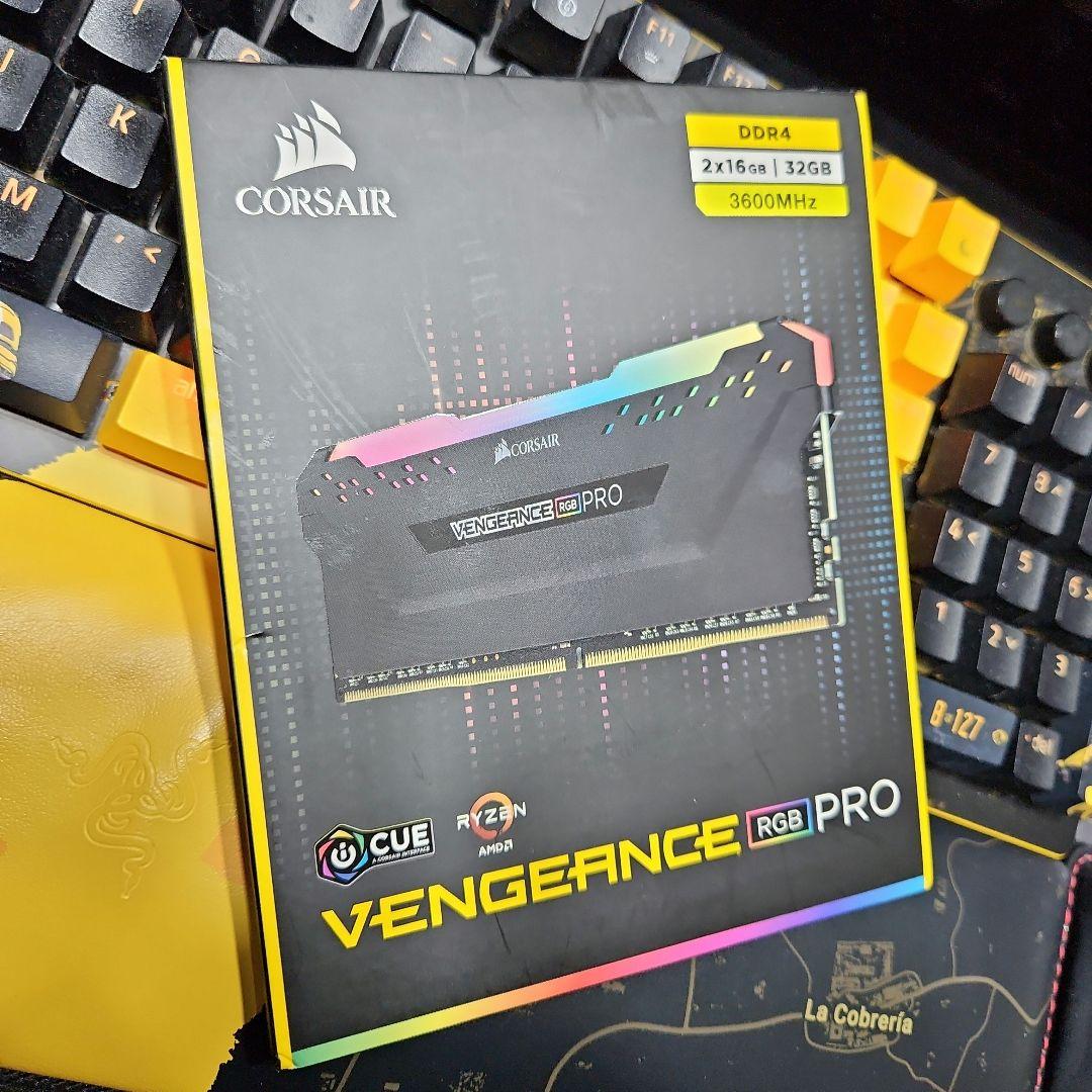 メモリー CORSAIR VENGEANCE RGB PRO DDR4 32GB