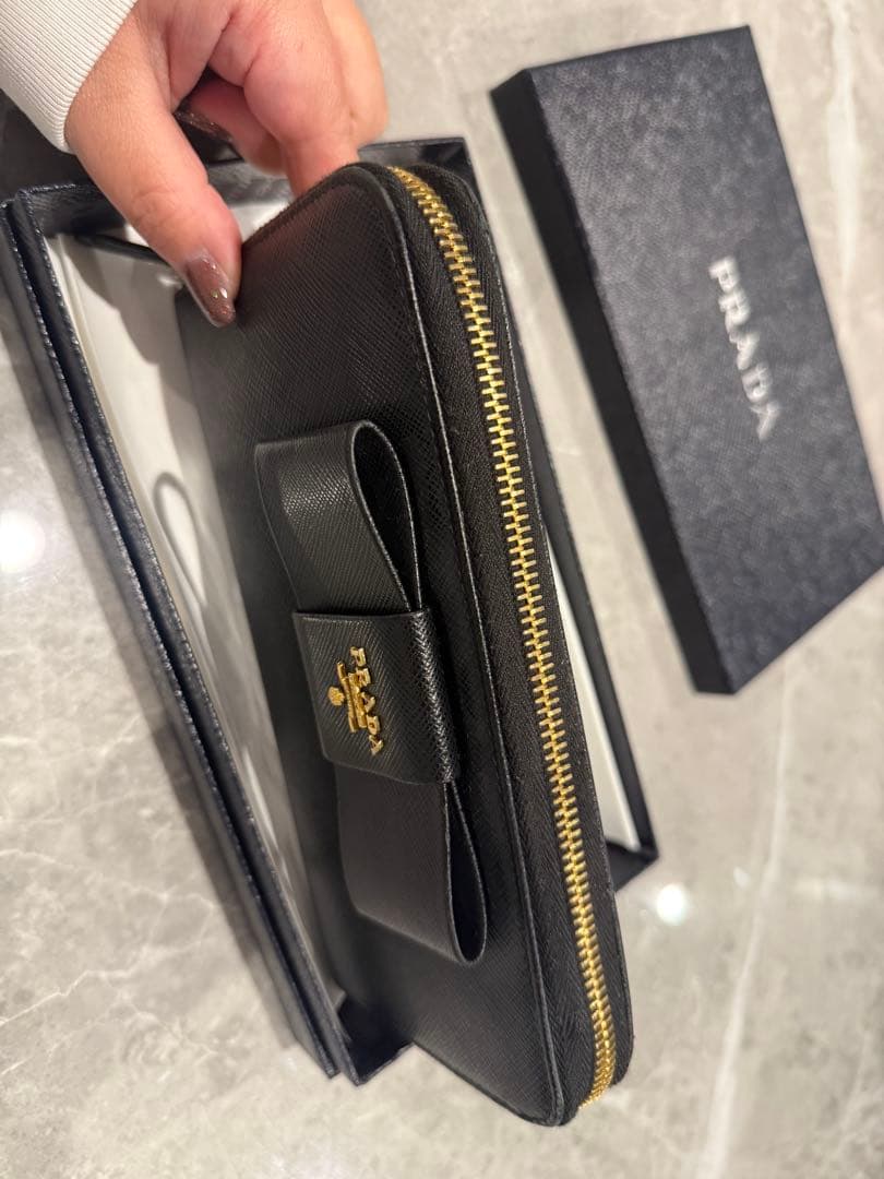 PRADA ブラックレザー 長財布 リボン付き