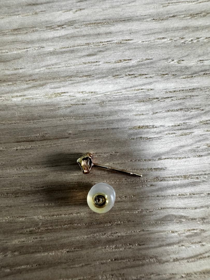 本日までの出品！1117 loro K18 両耳用　キャッチだけは一つのみ