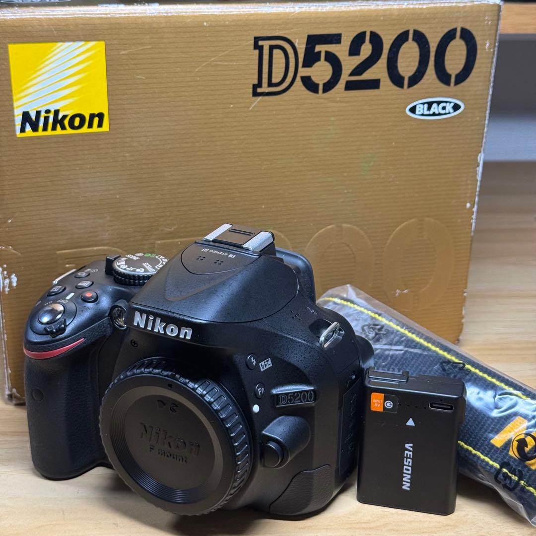 Nikon D5200 美品　箱入り　バッテリー付き　シャッター数2,600回