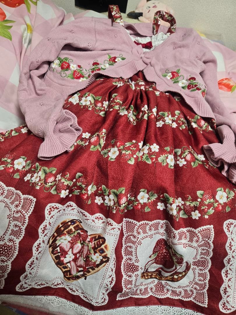 Chalmiere☆ベイクドベリージャンパースカート&いちご刺繍ニットボレロ