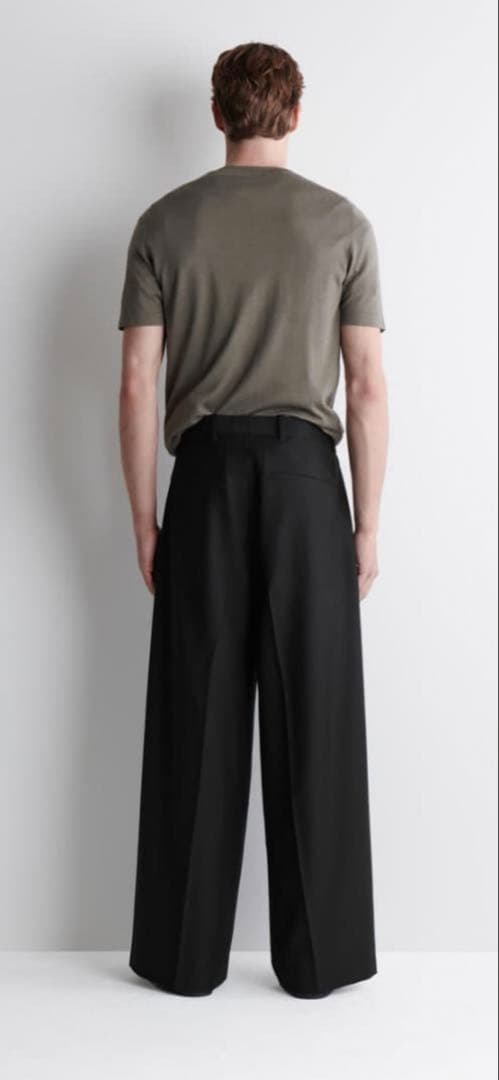 COS プリーツウールワイドレッグパンツ ブラック　52