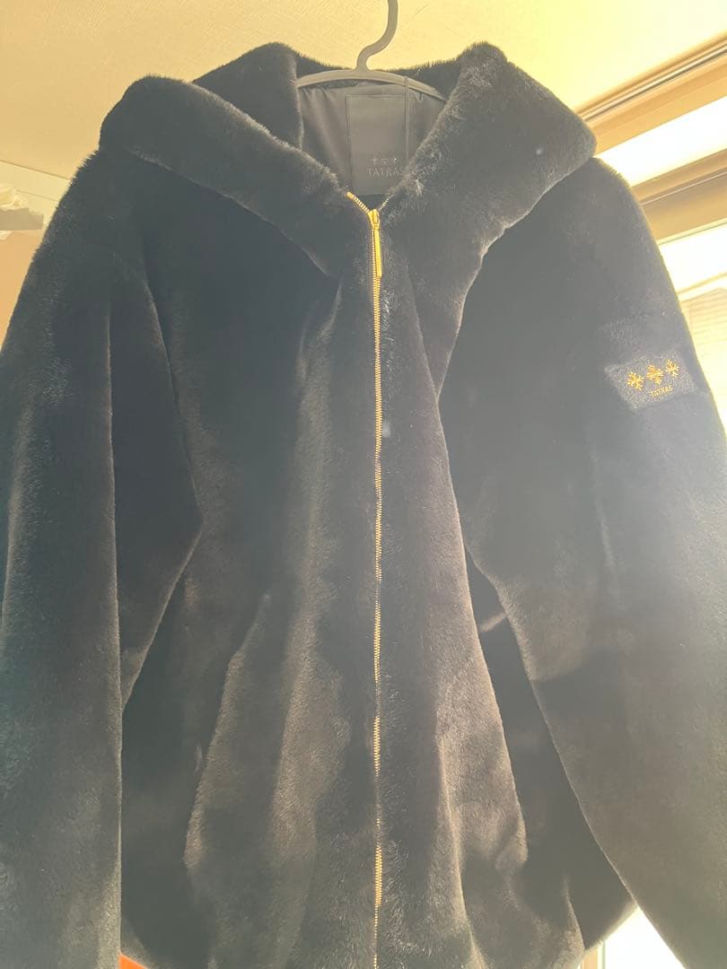 新品未使用♡TATRAS YUMOLAフード付きフェイクファーブルゾン