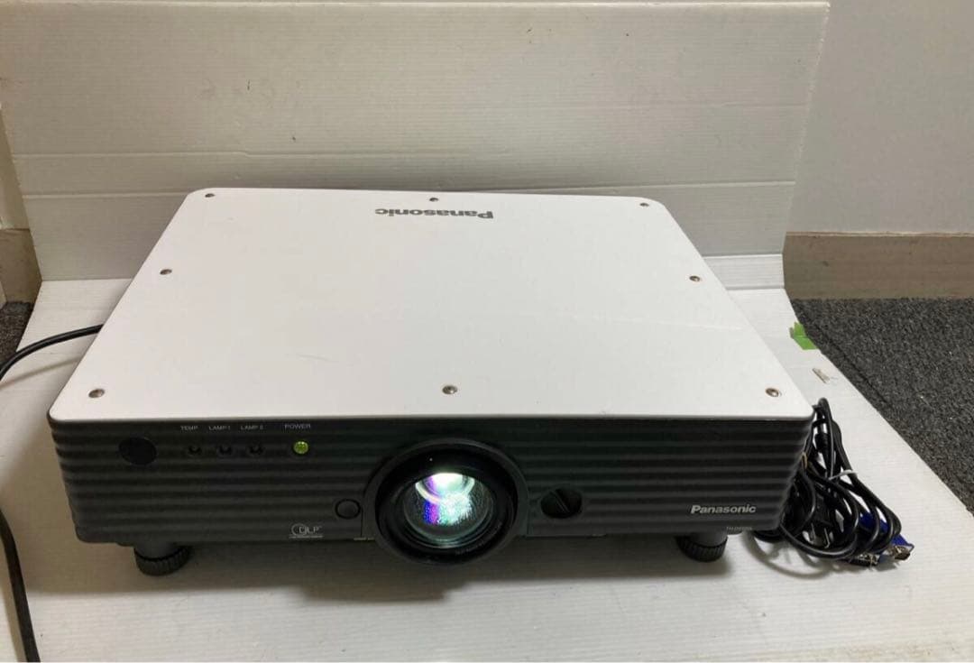 PANASONIC TH-D5500L ★ 5000ルーメン　最大投写600 型