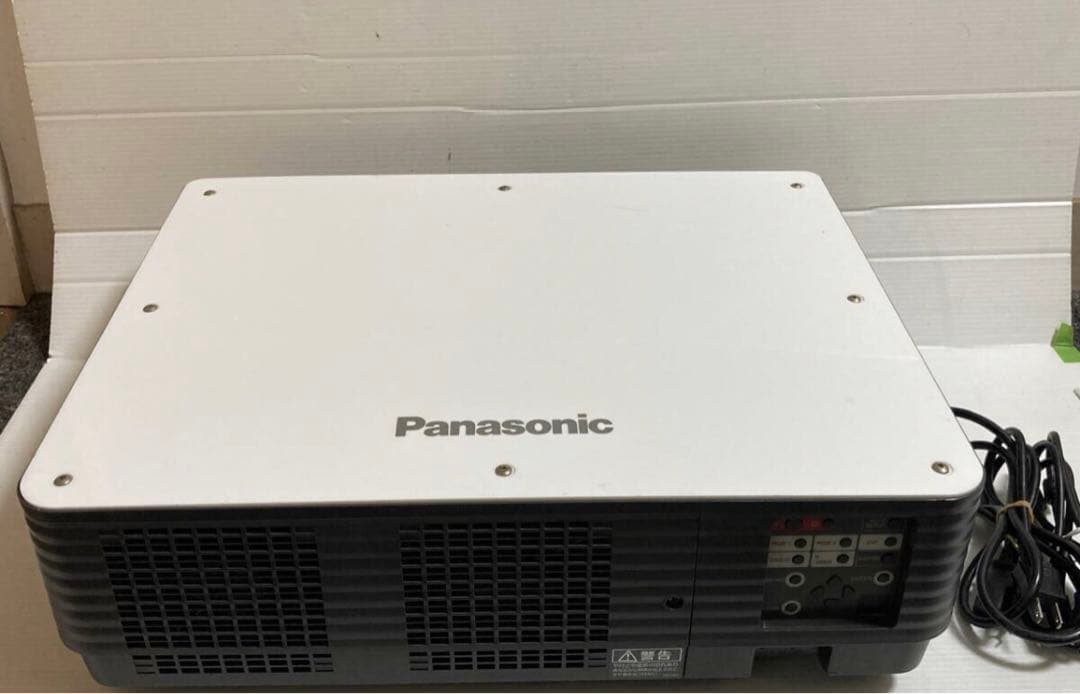 PANASONIC TH-D5500L ★ 5000ルーメン　最大投写600 型