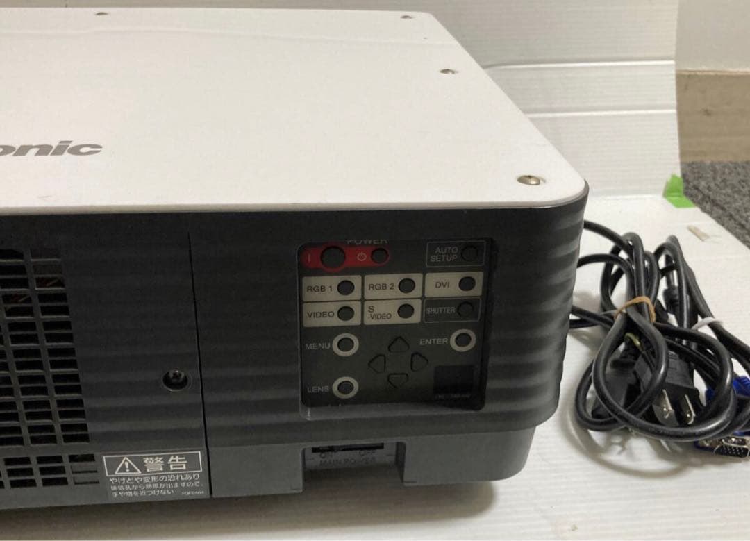 PANASONIC TH-D5500L ★ 5000ルーメン　最大投写600 型