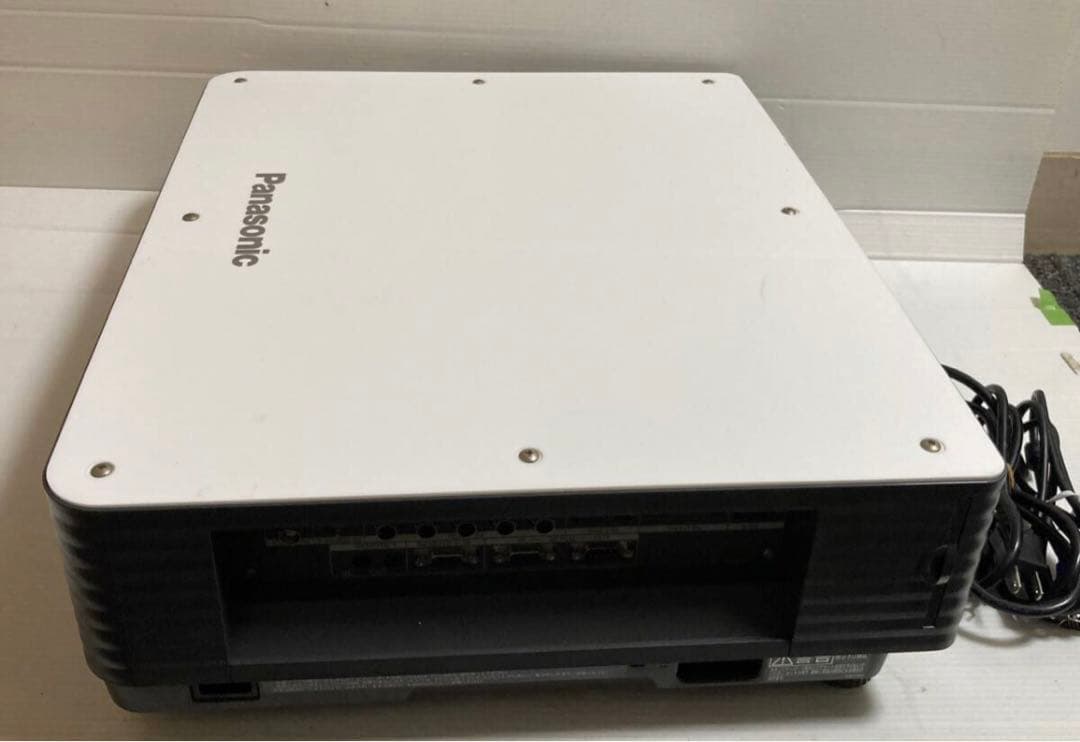 PANASONIC TH-D5500L ★ 5000ルーメン　最大投写600 型