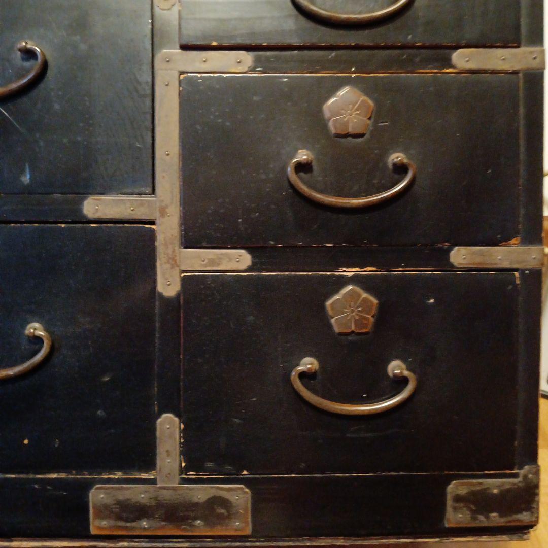 渋い箪笥です。