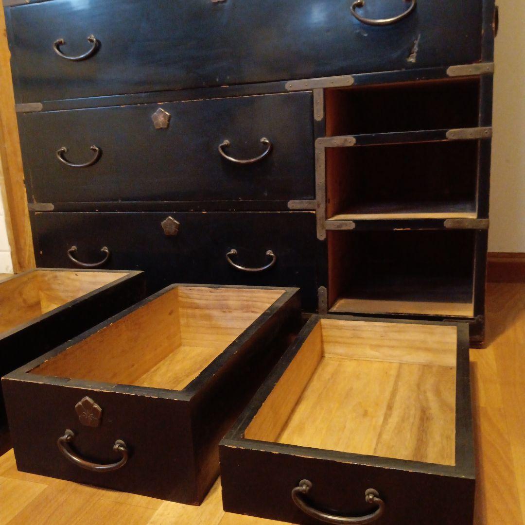 渋い箪笥です。