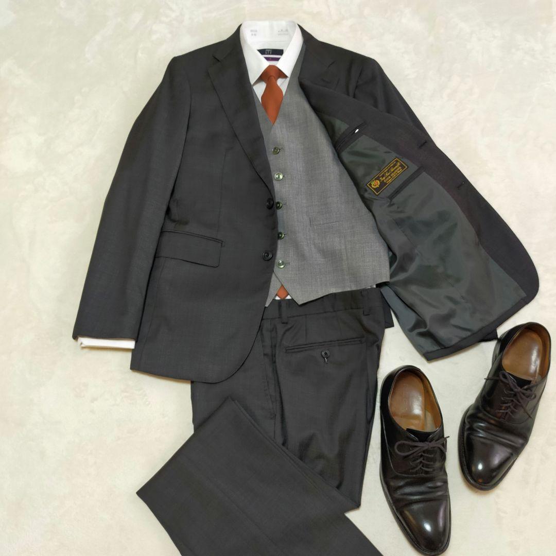 美品　ロロピアーナSUPER130'S　ダークブラウン系　スリーピーススーツ