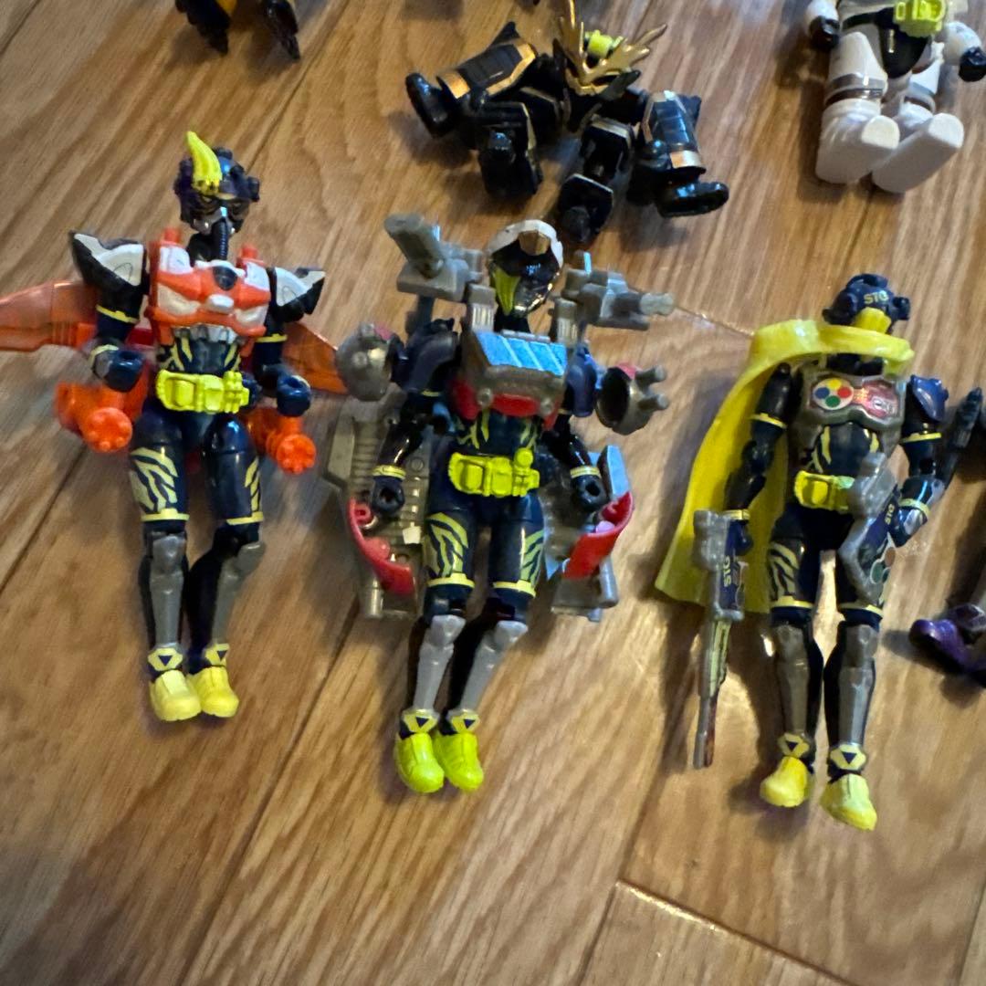 仮面ライダー エグゼイド 装動　21体＋アーマー3つ