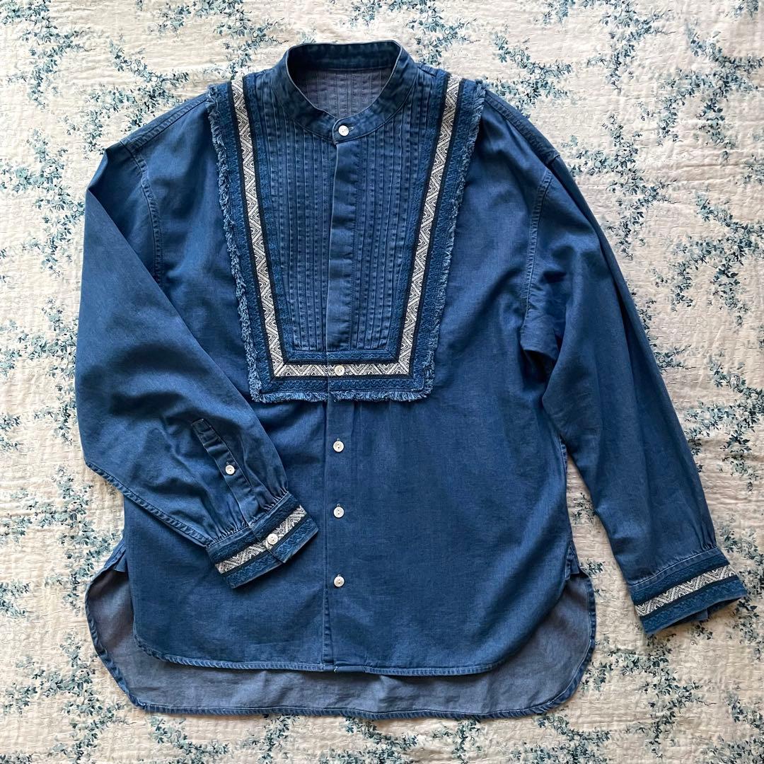 SOULEIADOラインエンブロイダリー ピンタックシャツ トゥモローランド