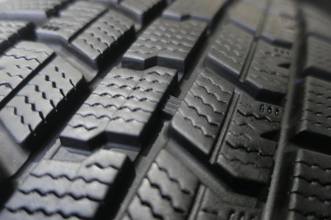 60系プリウス 極上イボ付き 2023年製 国産スタッドレス 195/60R17