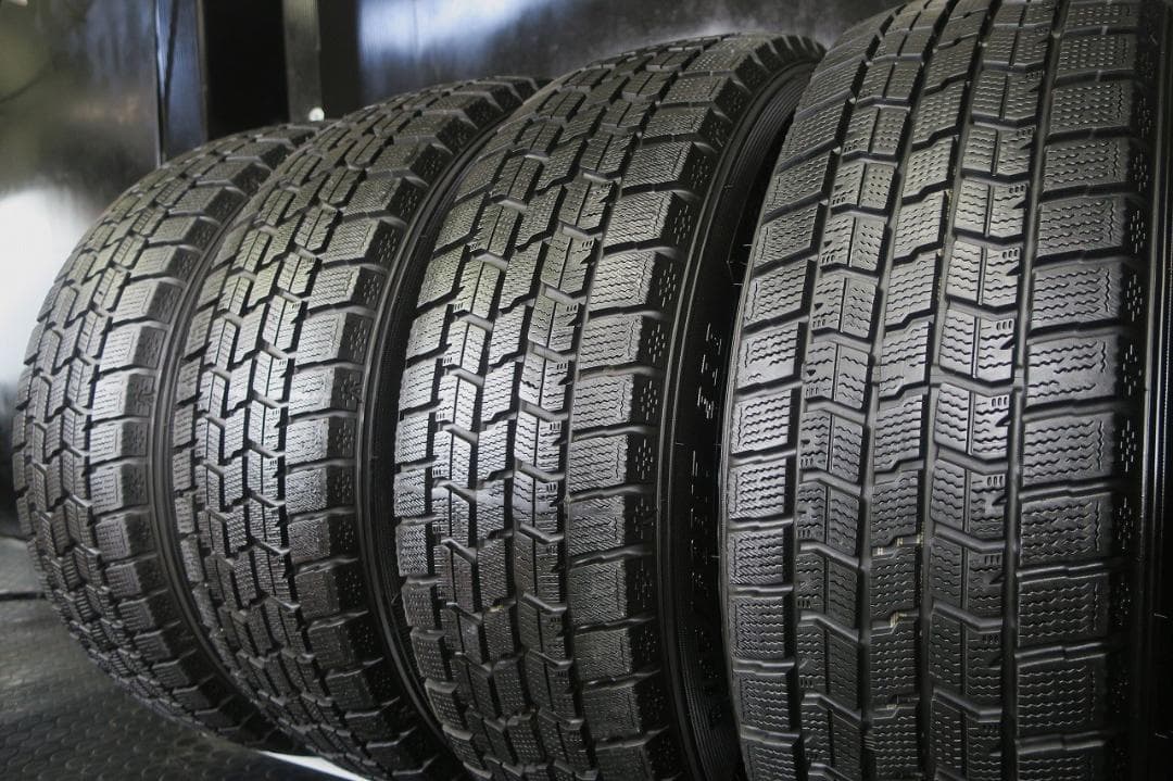 60系プリウス 極上イボ付き 2023年製 国産スタッドレス 195/60R17