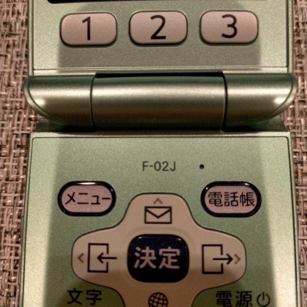 美品 らくらくフォン F-02J ドコモ純正充電器つき