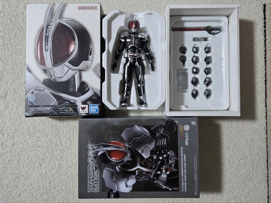 S.H.Figuarts 真骨彫製法 仮面ライダーファイズ アクセルフォーム