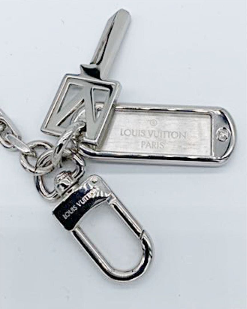LOUIS VUITTON ポルトクレ シェンヌ Vスクエア キーチェーン