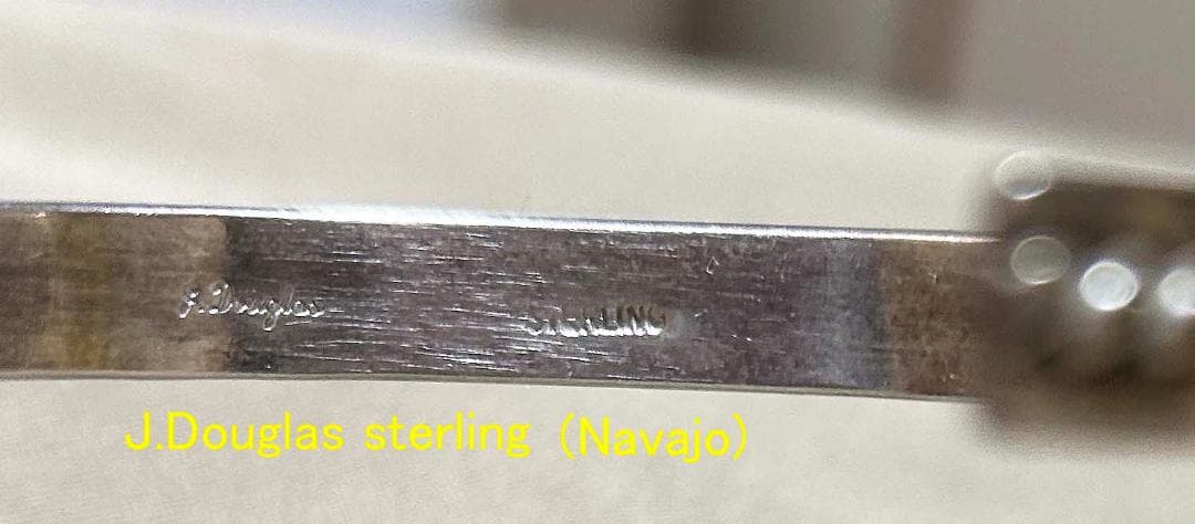 ナバホ族　ターコイズ・オレンジ他 シルバーバングル(Jダグラス )お値下げ