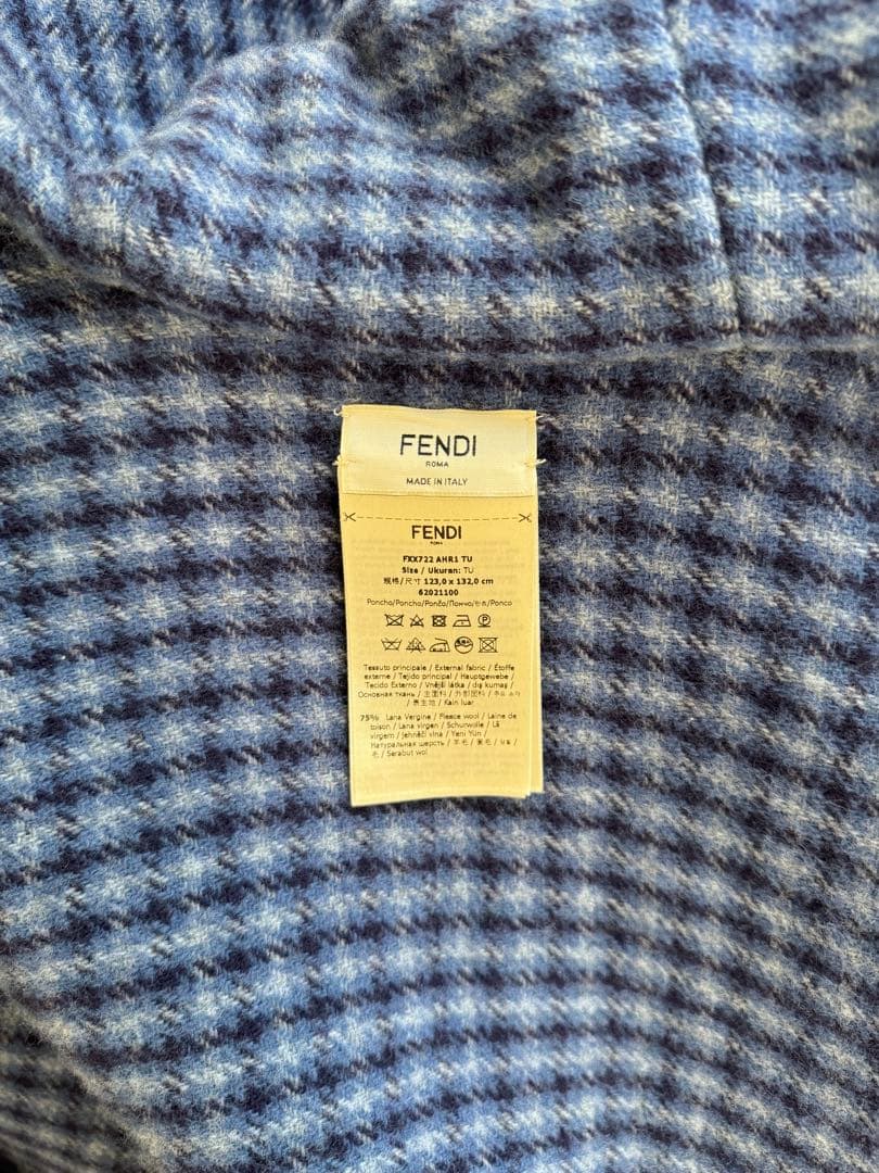 FENDI フード付きネイビーポンチョ