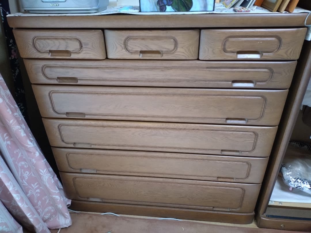 ナラ材のチェスト