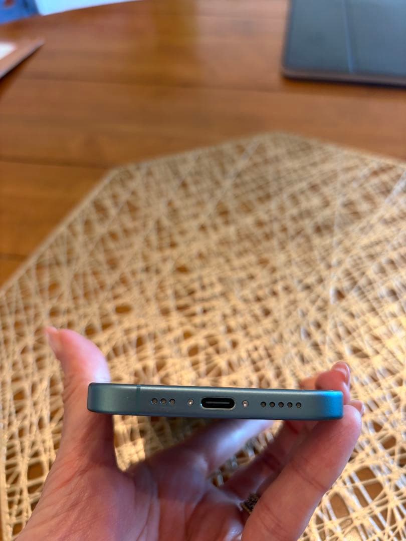 九喇痲さん専用【美品】Apple iPhone 16 ティール 256GB